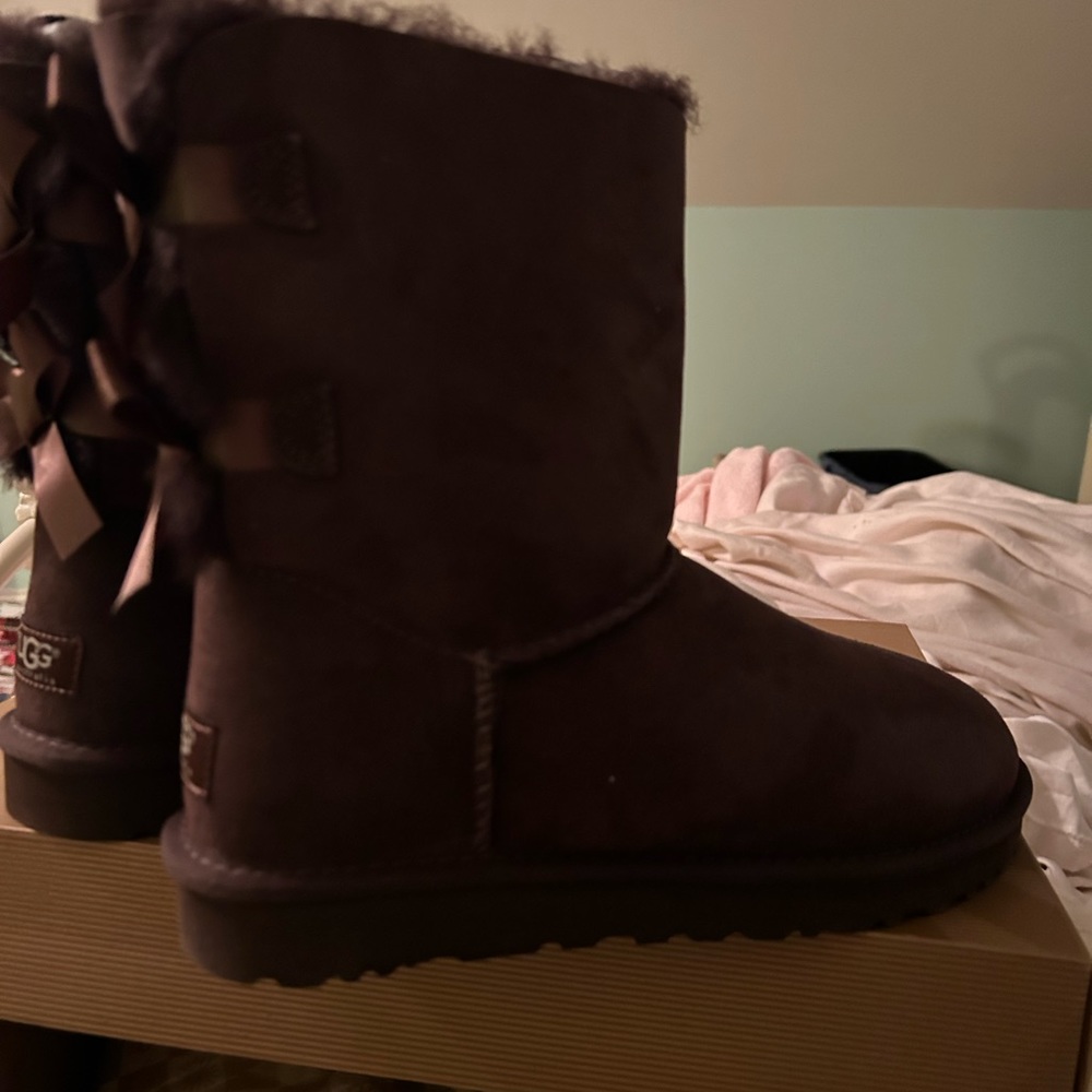NIB UGG Bailey Bow size 8 chocolate boots